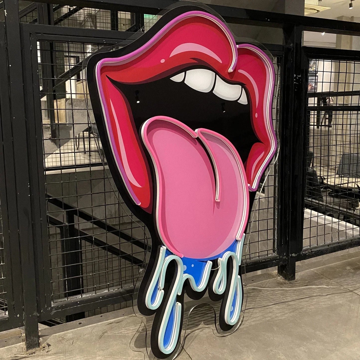 Lip Tongue Neon Sign (large)